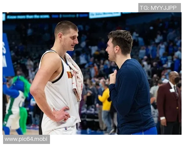 约基奇28+12+13收割比赛,末节8分打败东契奇!守住第五 约基奇28+12+13收割比赛,末节8分打败东契奇!守住第五